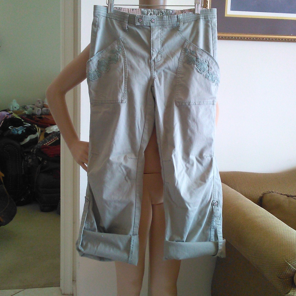 LIKE NEW GREEN PANTS or CAPRIS BY CANDIES DECOR. PKT/ (SNAP TO CAPRI) SZ. JR 11 - Picture 10 of 11